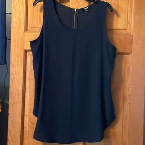 Sleeveless scoopneck, navy blue zip back blouse